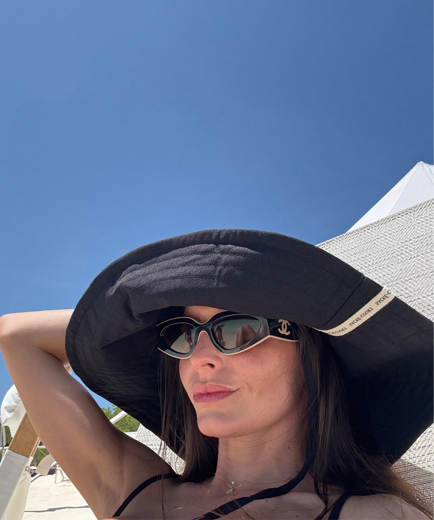 OVERSIZED BUCKET HAT IN BLACK