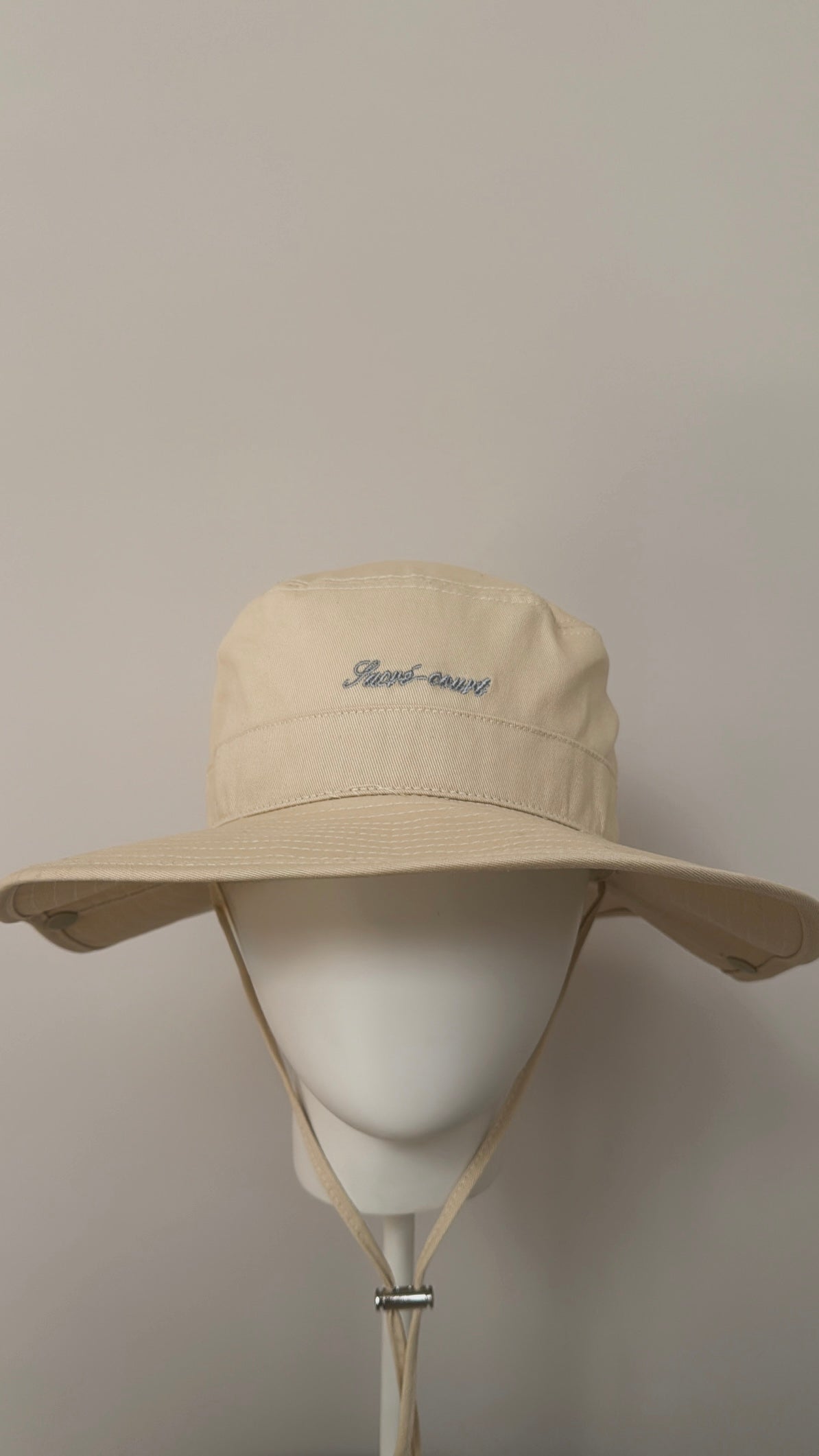 UNISEX BUCKET HAT IN ECRU