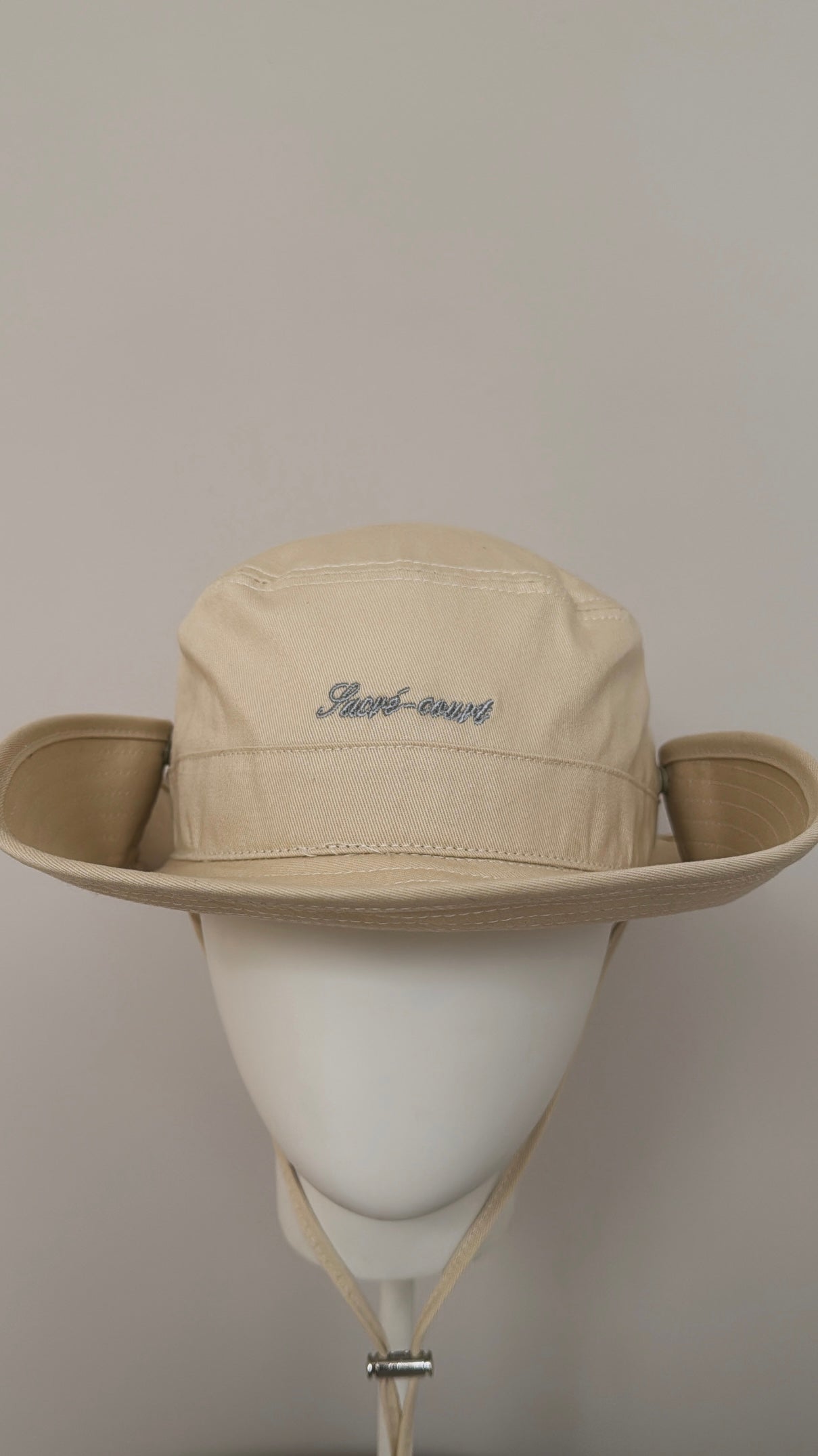 UNISEX BUCKET HAT IN ECRU