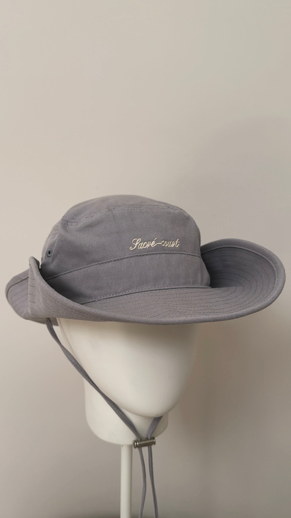 UNISEX BUCKET HAT IN LIGHT GRAY