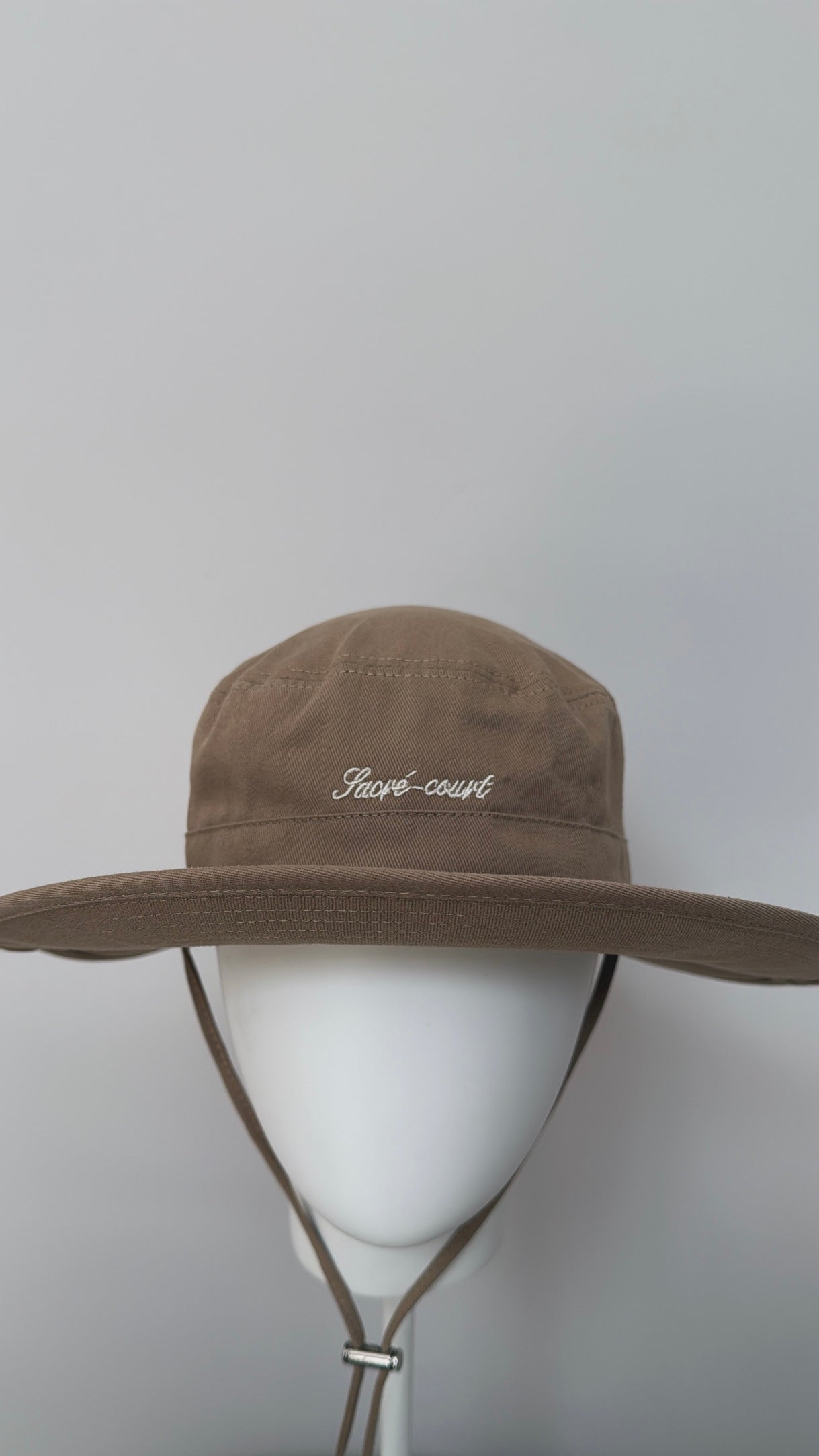 UNISEX BUCKET HAT IN DARK BEIGE