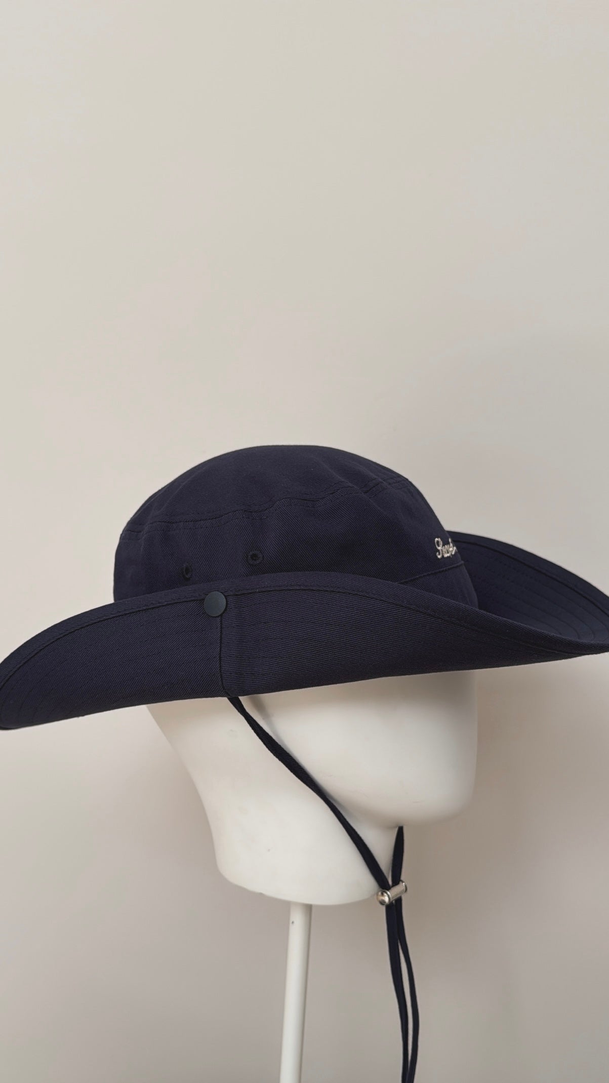 UNISEX BUCKET HAT IN NAVY BLUE